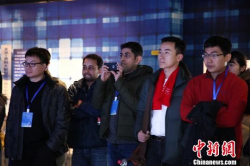 外国留学生体验中国大数据:安全便捷前景广