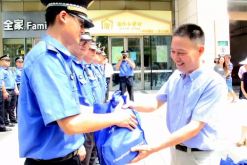 杨浦区城管执法局召开了领导班子宣布会 杨浦区城管执法局召开了领导班子宣布会