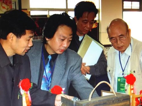 宋效民在中南之星设计大赛评选现场