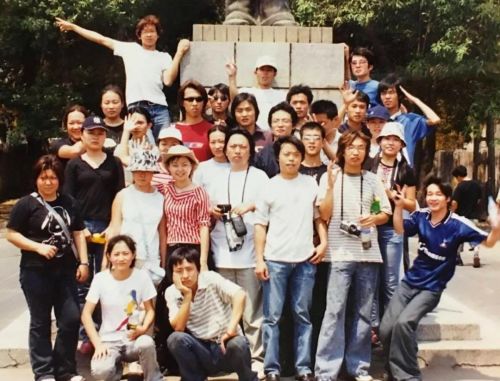 宋效民带领2001级艺术设计专业学生在昌江写生