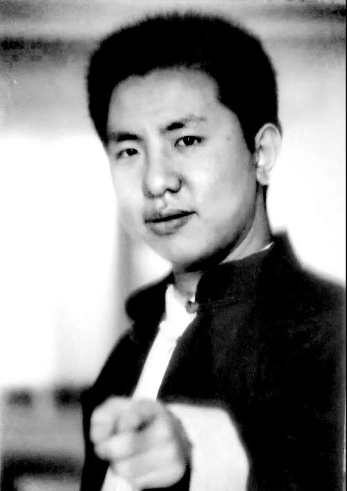 “70”后“笑哥”的人生经历,跌宕起伏,充满传奇色彩