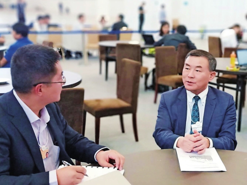  中国经济导报记者在天津夏季达沃斯上对万宝盛华集团大中华区副总裁张锦荣进行独家专访。