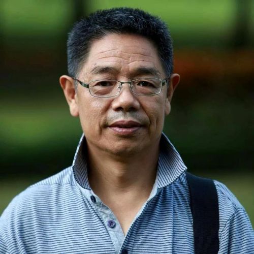 ▲洪顺祺踌躇满志,正在将国内外所有摄影大家的作品都搬到海南,汇聚海口