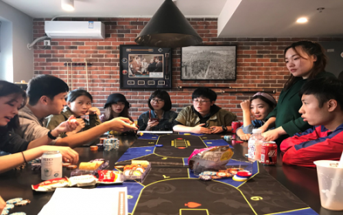 上海龙湖冠寓浦东大道店举办扑克挑战赛。 上海龙湖冠寓浦东大道店举办扑克挑战赛。