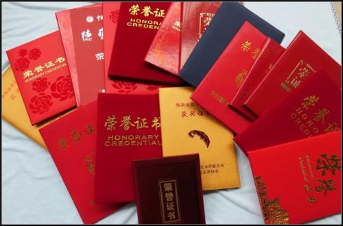▲陈晓妍获得众多荣誉,堪称德艺双馨的歌唱家