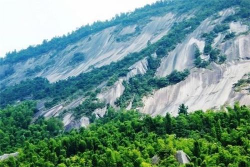 靓丽的隆回虎形山大托村石瀑.