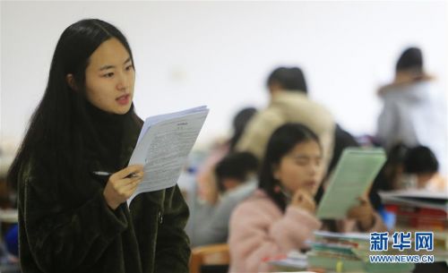 考研学生备考忙