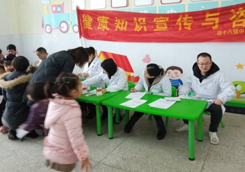 呵护健康 关注成长 ——江西省上饶县四十八镇中心幼儿园开展幼儿体检活动