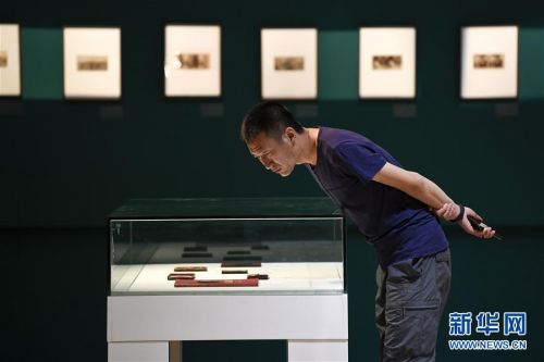 (文化)(1)“摄影180年在中国”展览在银川开幕