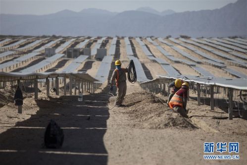 (国际·图文互动)(7)通讯:中国企业让阿根廷荒漠披上“蓝色铠甲”