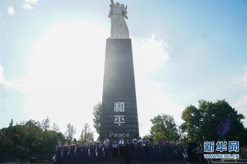 (社会)(2)国际和平日“唱响”和平