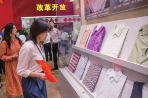 一块“的确良”掀起的国人“穿衣革命”