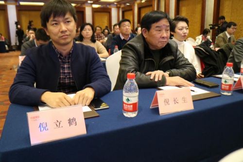 “天鹤堂”品牌持有人浙江天鹤医药控股有限公司负责人倪立鹤在会场。
