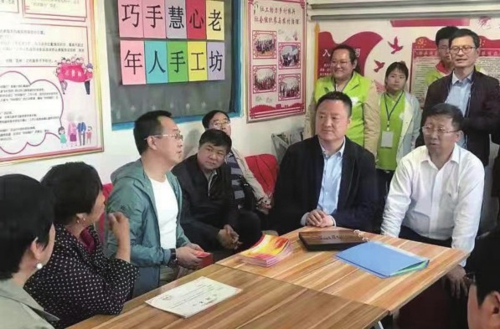  黑龙江省民政厅厅长郭冀平一行在哈尔滨市农村社区治理项目点高潮村王家屯考察调研。黑龙江省民政厅/供图