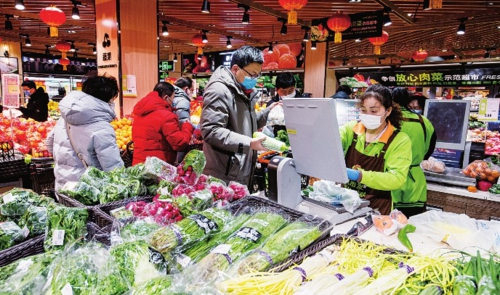  2月1日，北京市海淀区双榆树超市发超市蔬菜供应充足，价格平稳。中国经济导报记者苗露/摄