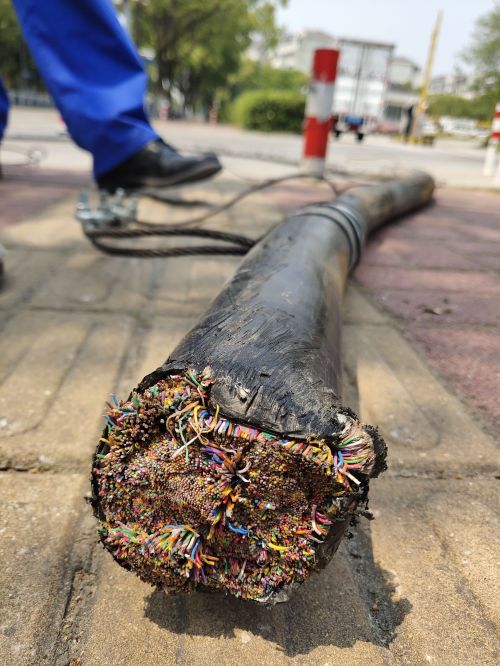 铜缆退役，光网迈进，及提升城市颜值，又提升信息基础设施能级。钱立富拍摄