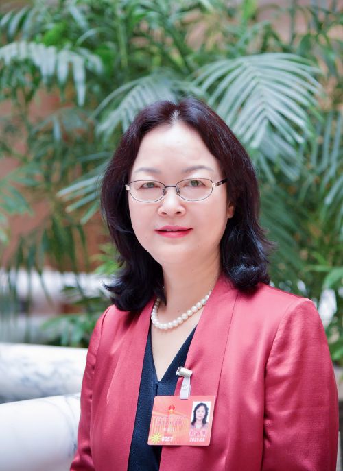 全国人大代表,民建浙江省副主委,浙江金融职业学院院长,浙江省中华职教社副主任郑亚莉0