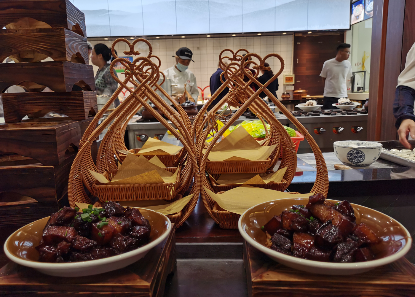 据介绍，红烧肉是当地农家乐的必备菜。