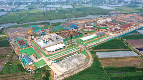三峡集团在芜湖市大龙湾新建的污水处理厂航拍图。