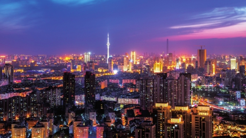  繁华的天津夜景。资料图片