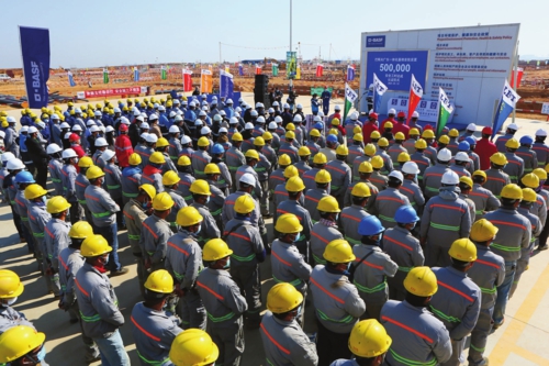  2021年1月12日，巴斯夫（广东）一体化基地首批装置达成连续50万工时安全建设记录庆祝现场。巴斯夫公司/供图