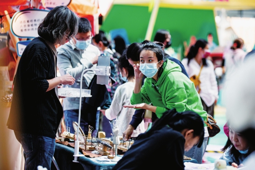 女士正在