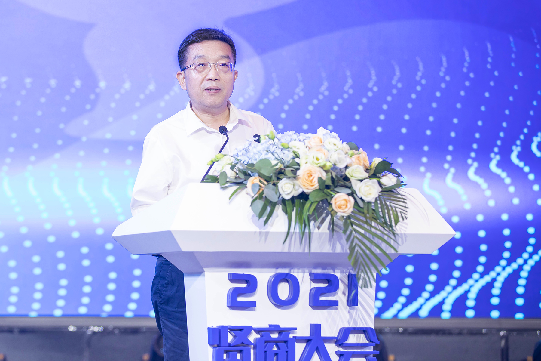 中共上海市委常委、统战部部长郑钢森发表致辞。jpg