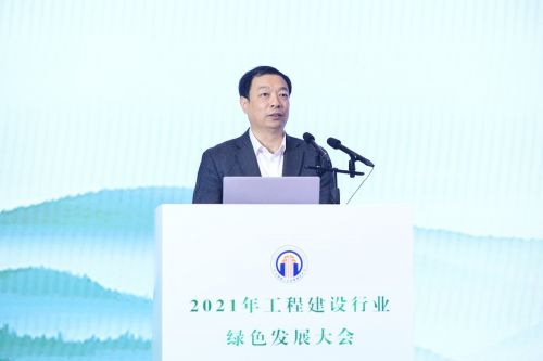 尚润涛副会长兼秘书长主持会议