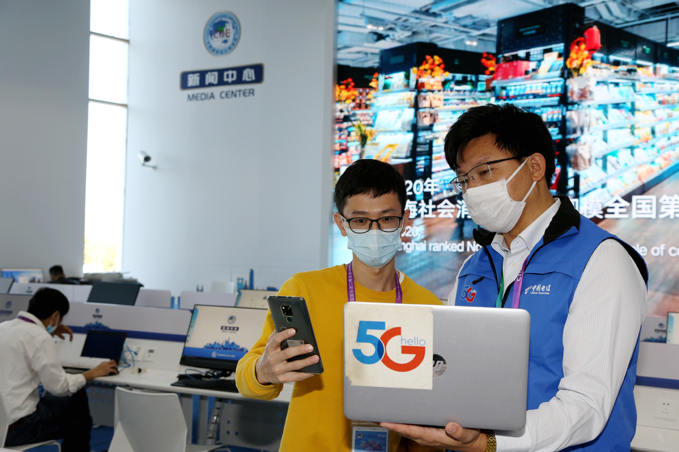 中国电信上海公司已经完成了全量200M载波聚合的扩容和连片覆盖，并在进博会新闻中心开通了300M载波