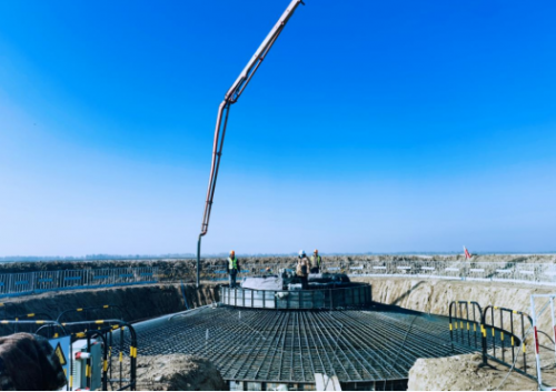 华能吉鲁大安50万千瓦风电项目施工现场。摄影：潘燕
