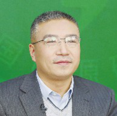 中国产业发展促进会生物质能产业分会秘书长张大勇    到2030年，生物质能各类途径的利用，将为全社会减排温室气体超过9亿吨，到2060年将实现温室气体减排超过20亿吨。在未来，生物质能需要长线发展，走出一条“农业-环境-能源-农业”的可持续发展之路。