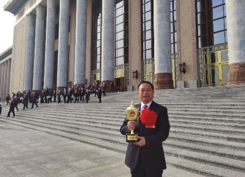  吉林市委常委、磐石市委书记于技群在北京接受表彰。磐石市委宣传部/供图