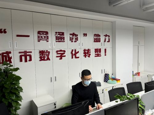 上海移動緊扣防疫大局，政務云團隊7天24小時保障“隨申辦”平穩運行。