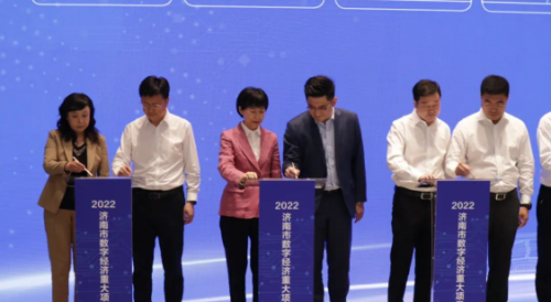 沈昀彦总经理签约全省数字经济重大项目。