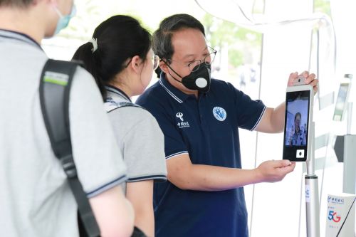 上海电信在复学前积极开展各项健康防护工作，落实防控措施，保障师生返校复学复课平稳有序。