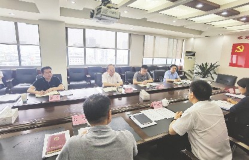  四川省审计厅与成都市政府的领导参加工程总承包审计沟通协调会。