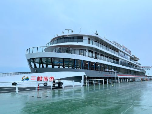 长江三峡1号电动船 （摄影：毛翔春）