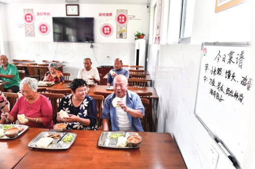  养”地处沂蒙革命老区的山东省日照市五莲县近年来聚焦“老有所养、老有善，不断健全养老助老服务体系。新华社