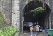 重慶：廢棄隧道變身便民菜市場