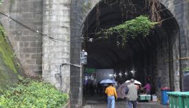 重慶：廢棄隧道變身便民菜市場