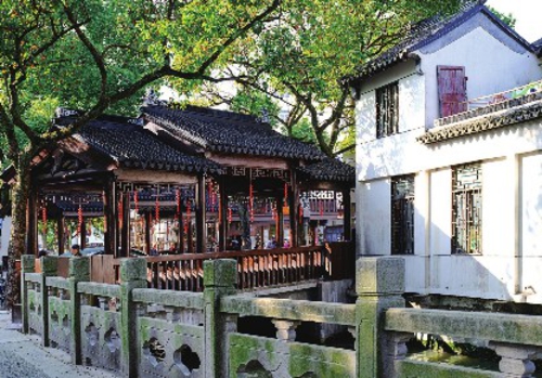  图为奉贤庄行冷江雨巷一景。张朝登/摄