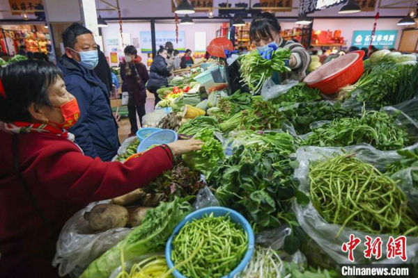 2023年1月份，全国居民消费价格同比上涨2.1%。1月份CPI中，食品价格同比上涨6.2%。 <a target='_blank' href='/'>中新社</a>记者 泱波 摄