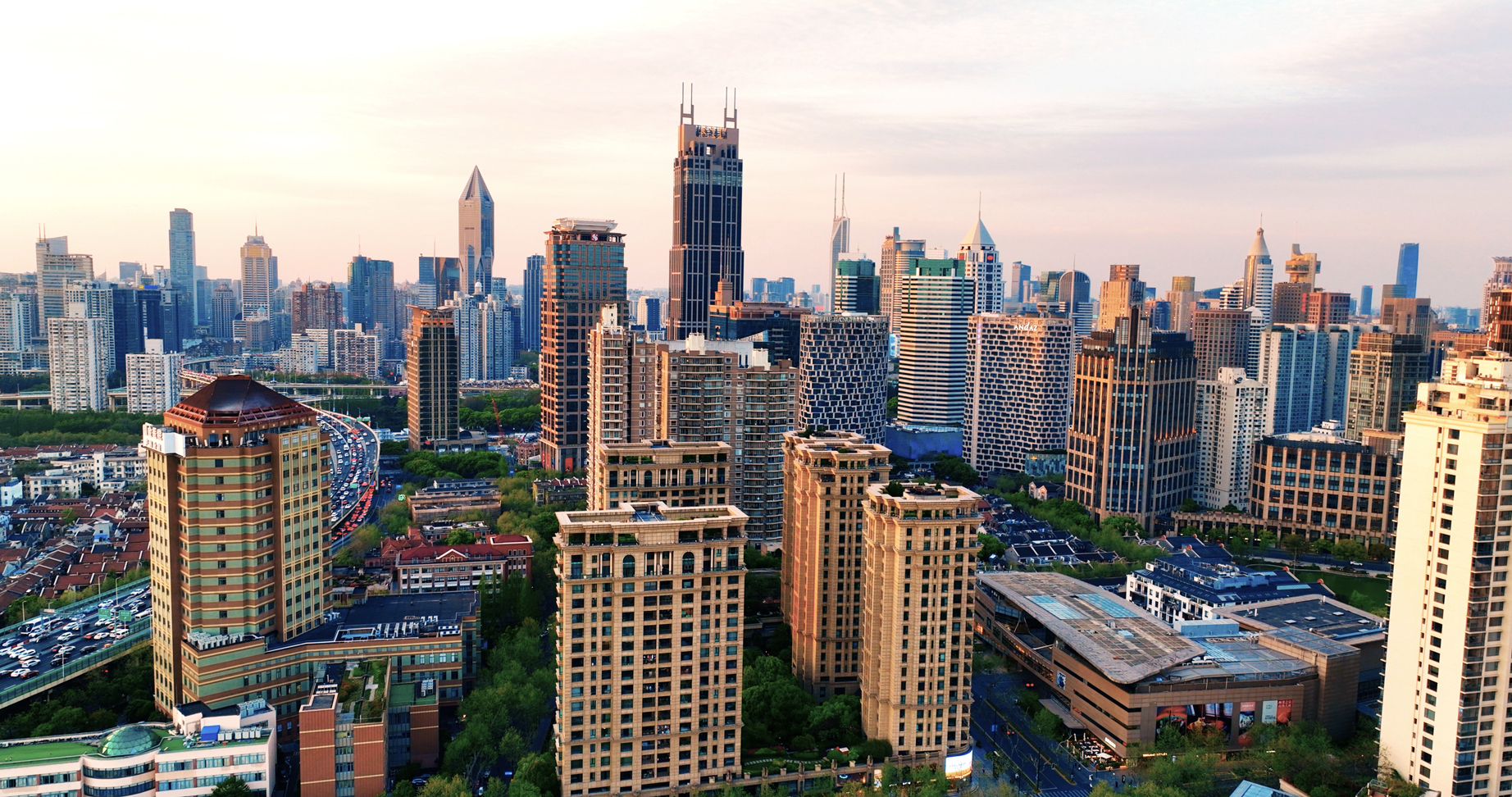 淮海新天地进口示范区是上海“进口浓度”最高的地方。