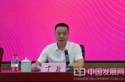 义乌市慈善总会会长丁政致辞