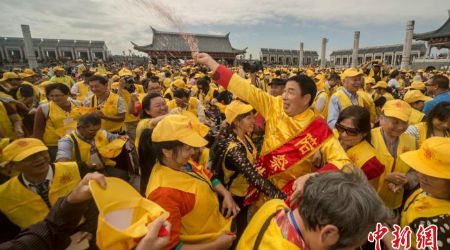 每年的世界客属石壁祖地祭祖大典吸引着众多海内外客属前来参加。　三明市委宣传部供图