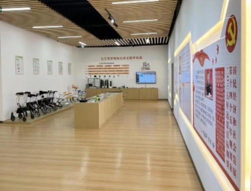 银龄世界辅具租赁产品展示中心。