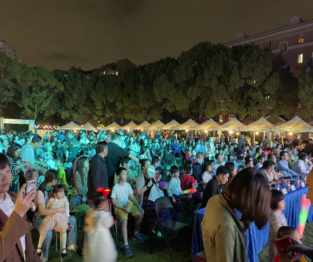 9月24日，“2023朴里节”欢庆晚会，在上海万科城市花园大草坪火热上演。