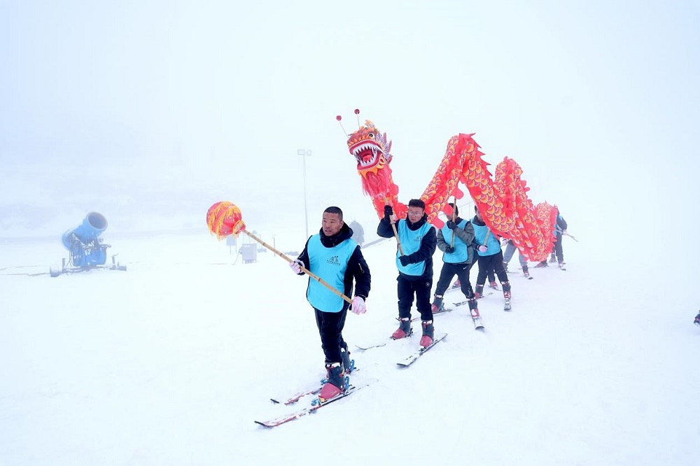 四川省第六届全民健身冰雪季活动暨第三届川渝亲子滑雪定向越野跑圆满落幕