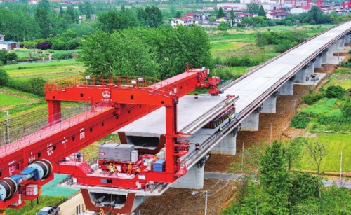  目前，由中铁十局承建的沪渝蓉高铁沪宁段站前XII标施工正在有序推进。沪渝蓉高铁是我国