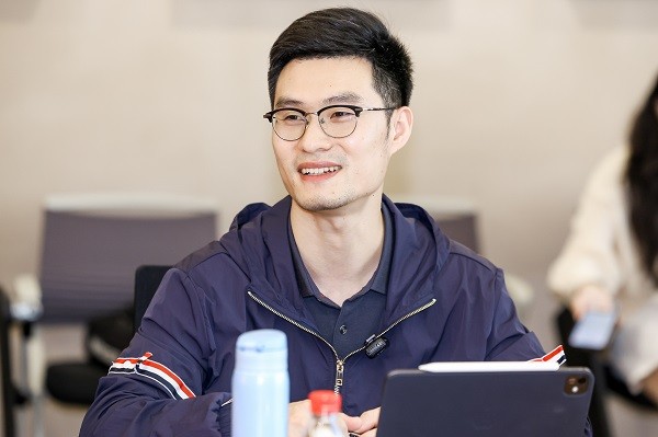 李逸.jpg